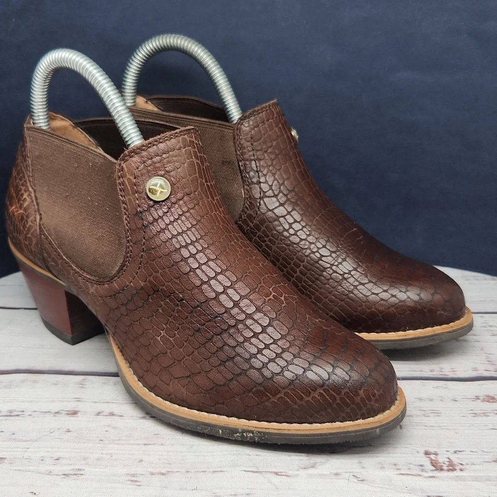 Twisted X | EUC Reptile Croc Embossed Leather Booties Ankle Boots Western Size 6